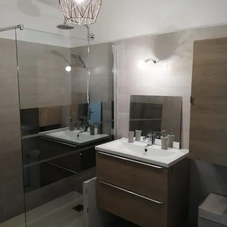 아파트 Joli 2 Pieces Ensoleille Avec Terrasse Et Parking